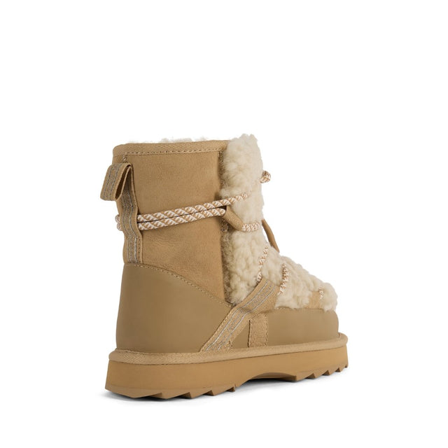 Blurred Teddy sand