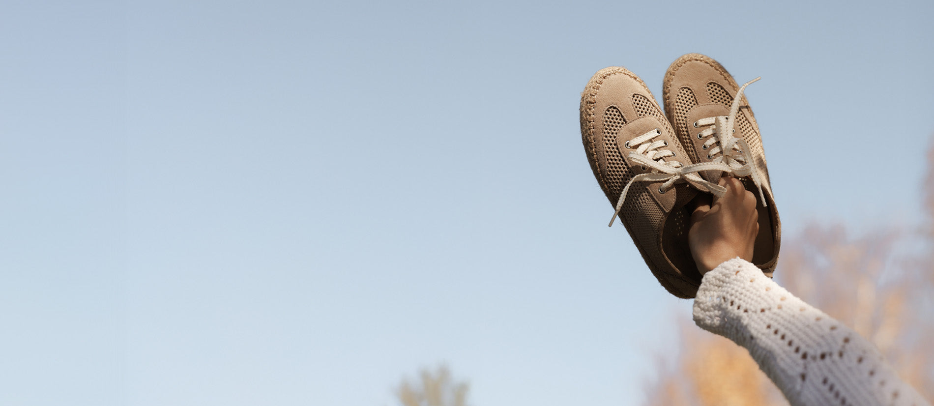 Sneakers donna EMU Jaida beige in mesh traspirante e suede, suola in gomma naturale, leggere e versatili per uso quotidiano