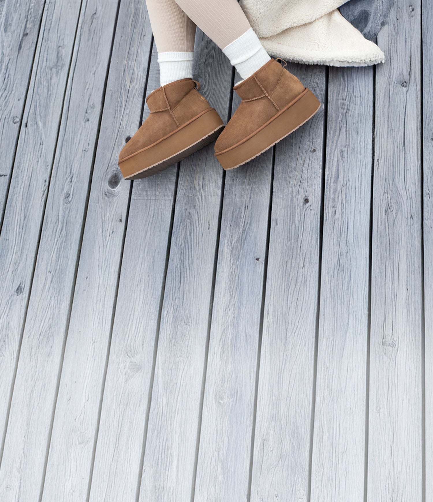 Stivaletti donna EMU Australia in shearling con suola platform, disponibili su Amuvia.