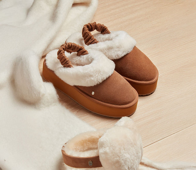 Pantofole EMU Australia Whisper da donna in pelle scamosciata color cuoio con fodera in morbida lana merino e suola spessa, calzature invernali confortevoli e calde ideali per la casa.